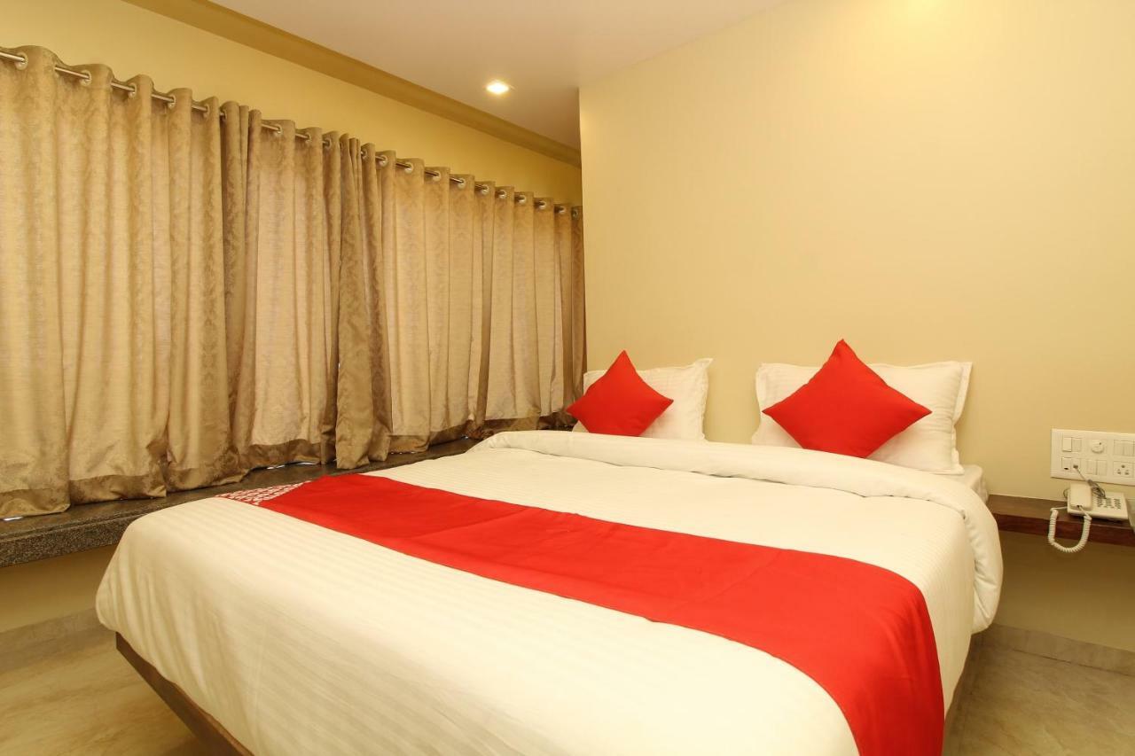 Oyo 37468 Nisha Lodging Hotel Solapur Exterior photo