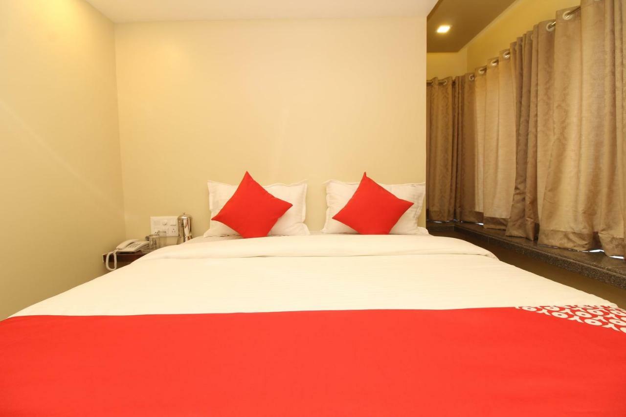 Oyo 37468 Nisha Lodging Hotel Solapur Exterior photo