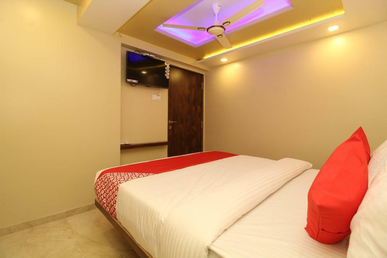 Oyo 37468 Nisha Lodging Hotel Solapur Exterior photo