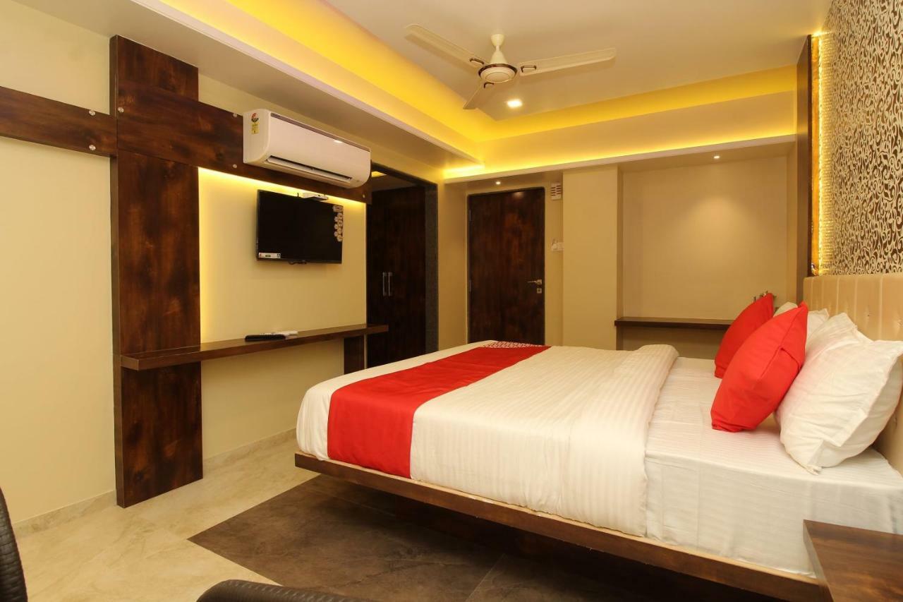 Oyo 37468 Nisha Lodging Hotel Solapur Exterior photo
