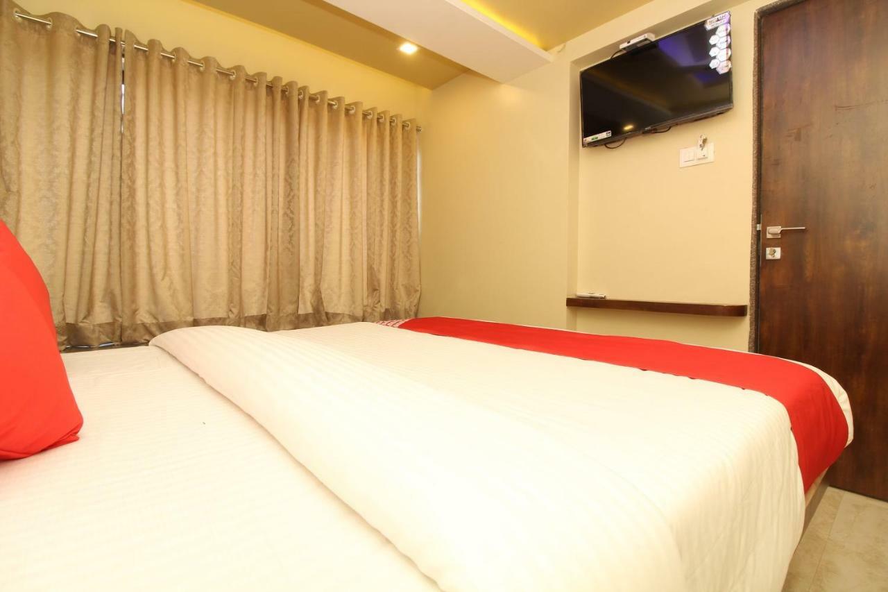 Oyo 37468 Nisha Lodging Hotel Solapur Exterior photo